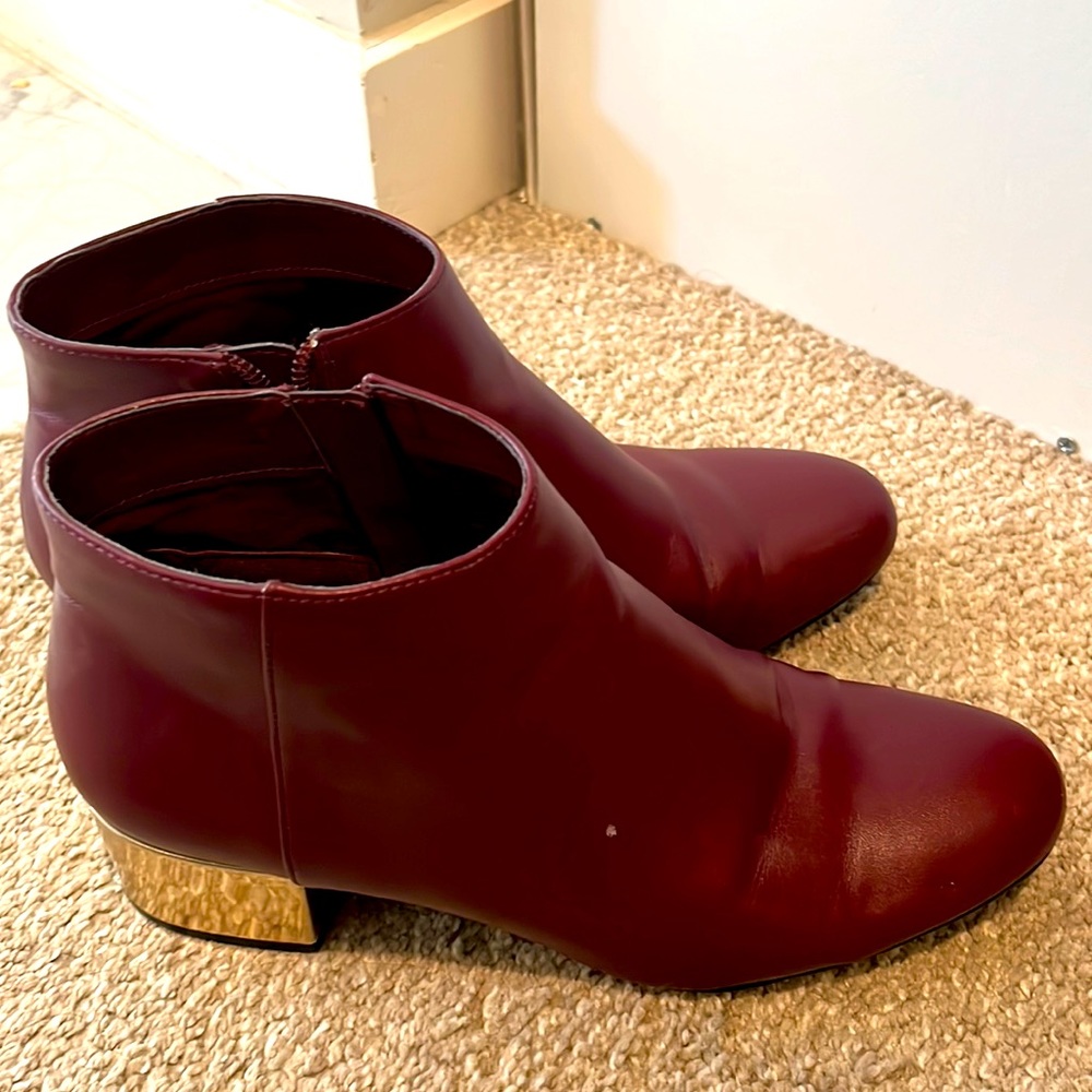 Beautiful burgundy and gold boots!